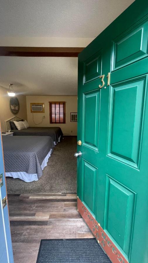 Cedar Wood Hotel